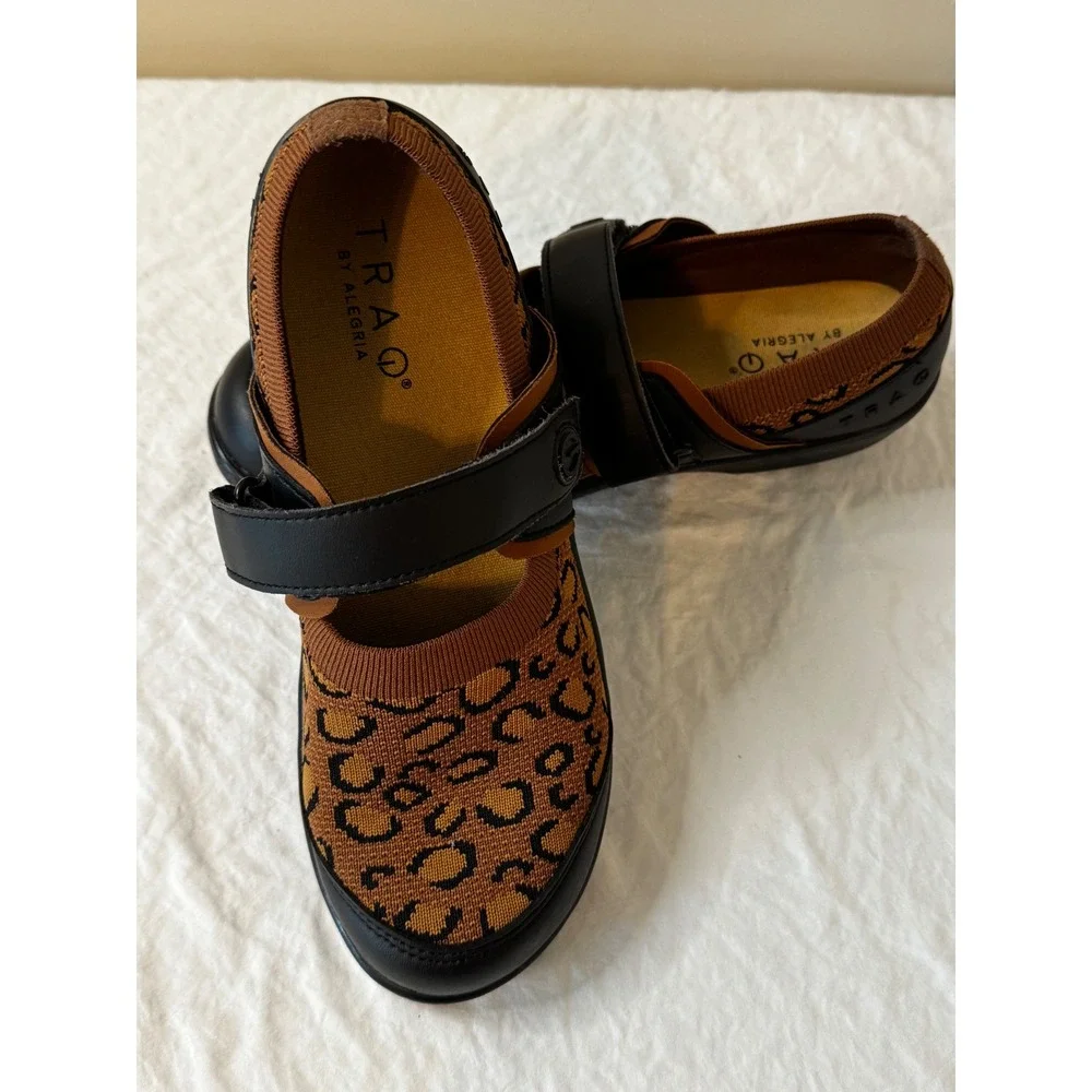 TRAQ by Alegria Qut-5210 Mary Jane Leopard Print Sneakers Brown Black Womens 37